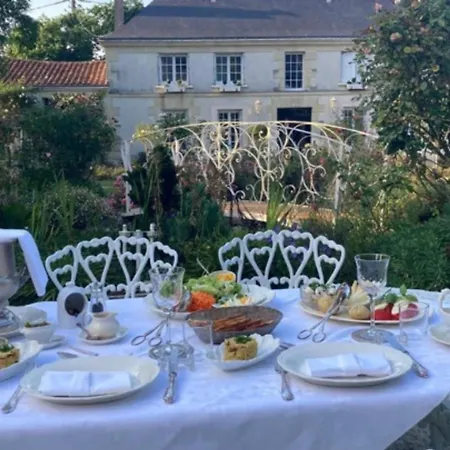 Bed & Breakfast De Charme Dans Un Jardin De 1500m2 Nueil-sur-Layon